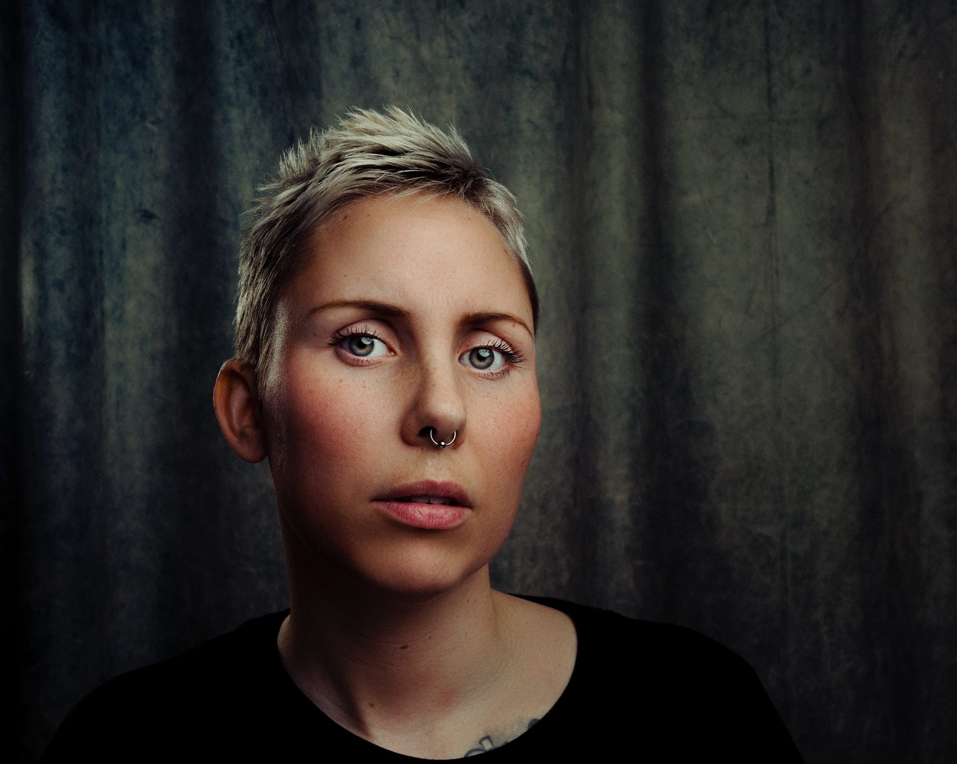 Fettige Haare – Was hilft und was nicht? Die besten Tipps!