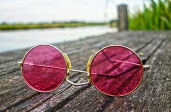 Sonnenbrille Trendfarbe Viva Magenta
